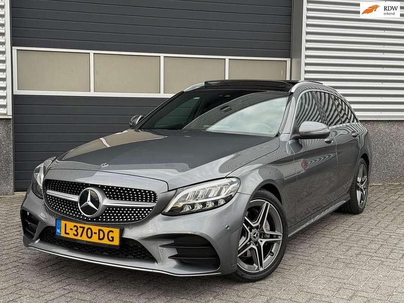 Grijs Gebruikt 2018 Mercedes C200 AMG Stationwagen | € 27.990 (Iets duurder) - Afbeelding 1/4