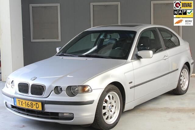 Grijs Gebruikt 2001 BMW 325 Hatchback | € 6.250 (Iets duurder) - Afbeelding 1/4