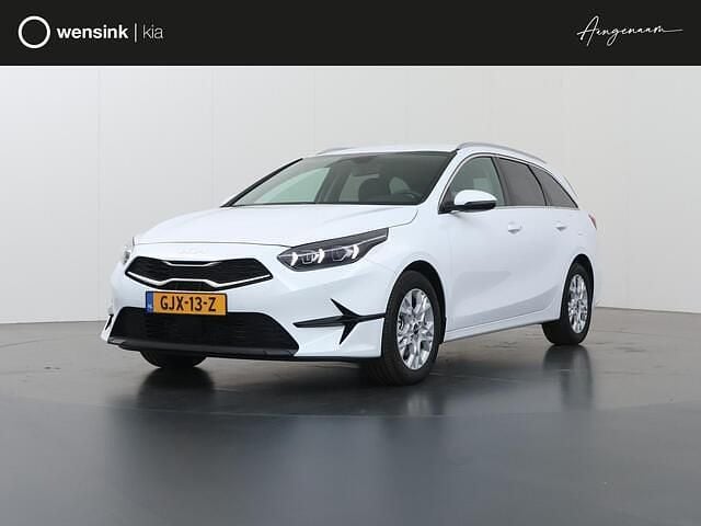 Wit Gebruikt 2024 Kia Ceed Sportswagon Stationwagen | € 26.435 (Iets duurder) - Afbeelding 1/4