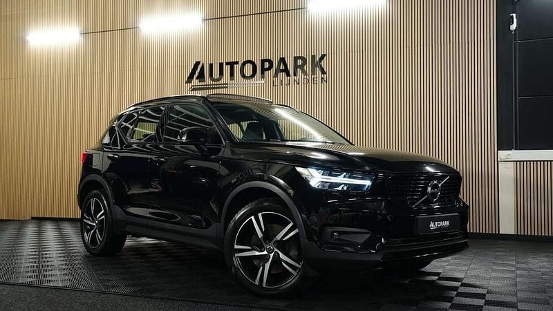 Zwart Gebruikt 2020 Volvo XC40 R-Design SUV | € 29.950 (Eerlijke prijs) - Afbeelding 1/4