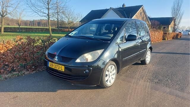 Zwart (metallic) Gebruikt 2005 Mitsubishi Colt Inform Hatchback | € 995 (Goede deal) - Afbeelding 1/4