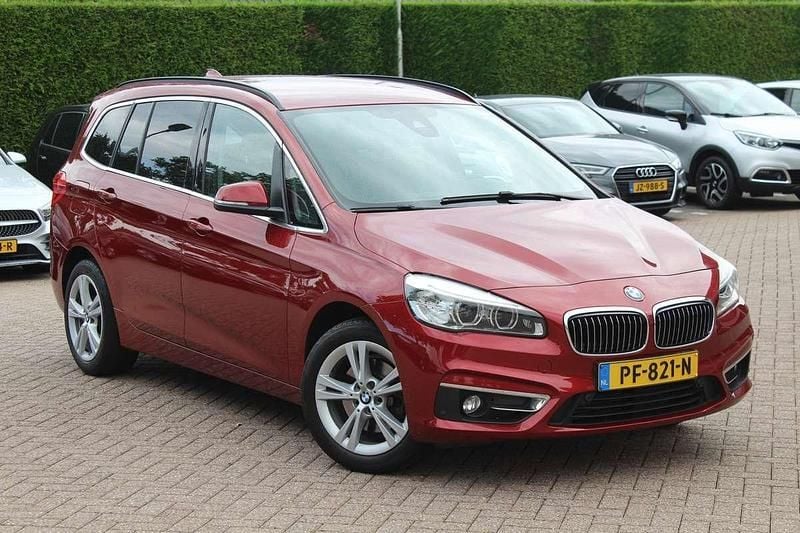 Rood, metallic lak Gebruikt 2017 BMW 218 Gran Tourer Executive MPV | € 18.999 (Eerlijke prijs) - Afbeelding 1/4