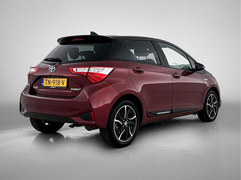 Occasion Toyota Yaris Hybrid 99 PK (72 kW) 2018 Rood Hatchback
