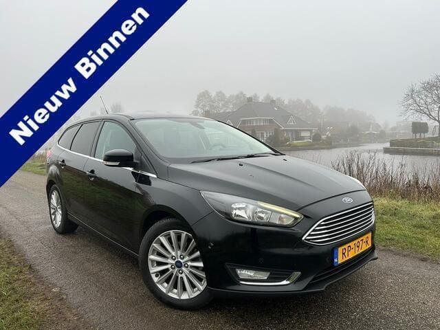 Zwart Occasion 2018 Ford Focus Titanium Stationwagen | € 6.950 (Duur) - Afbeelding 1/4