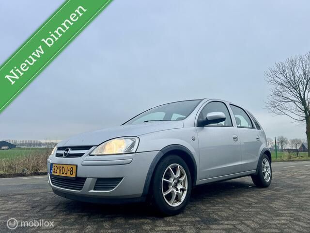 Grijs Gebruikt 2004 Opel Corsa Enjoy Hatchback | € 1.250 (Eerlijke prijs) - Afbeelding 1/4