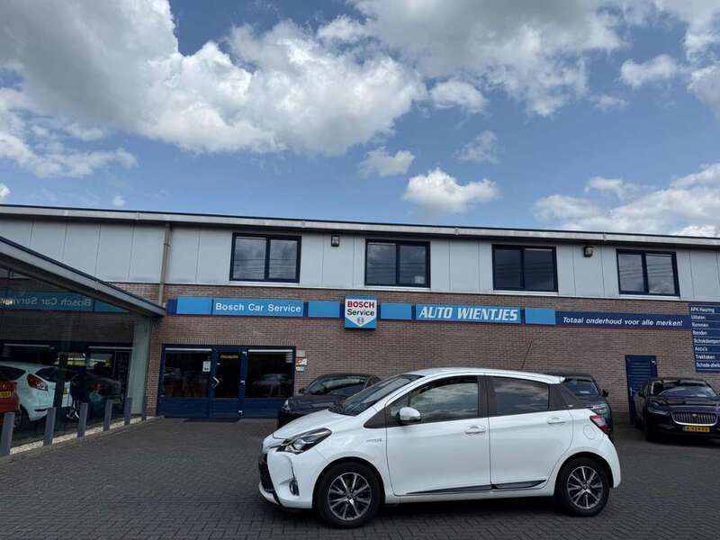 Wit Gebruikt 2019 Toyota Yaris Hybrid Hatchback | € 10.950 (Goede deal) - Afbeelding 1/4