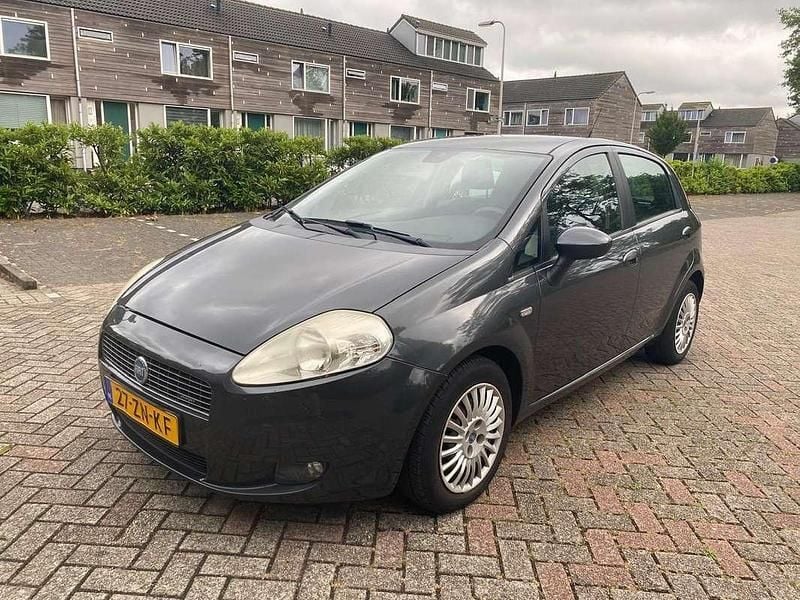 Grijs Gebruikt 2008 Fiat Punto Emotion Hatchback | € 1.650 (Eerlijke prijs) - Afbeelding 1/4