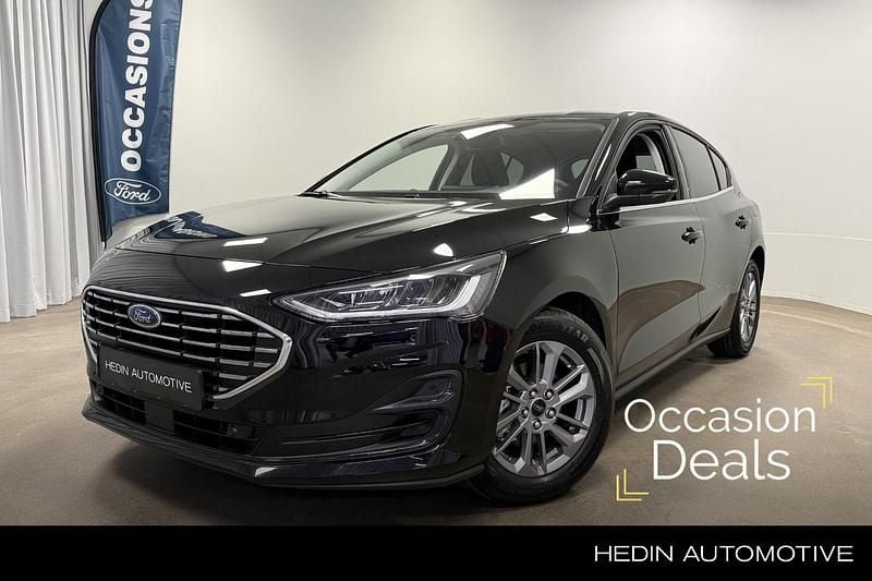 Zwart Nieuw 2025 Ford Focus Titanium Hatchback | € 28.895 (Eerlijke prijs) - Afbeelding 1/4
