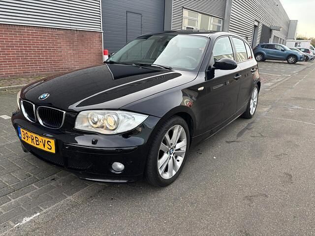 Zwart Gebruikt 2005 BMW 118 Executive Hatchback | € 2.850 (Super prijs) - Afbeelding 1/4