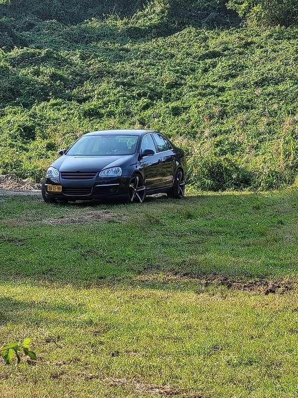 Zwart Gebruikt 2006 VW Jetta Comfortline Sedan | € 2.500 (Eerlijke prijs) - Afbeelding 1/4