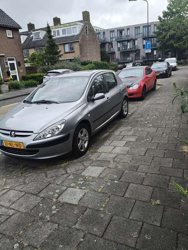 Gebruikt 2003 Peugeot 307 Sedan | € 2.800 (Duur) - Afbeelding 1/4