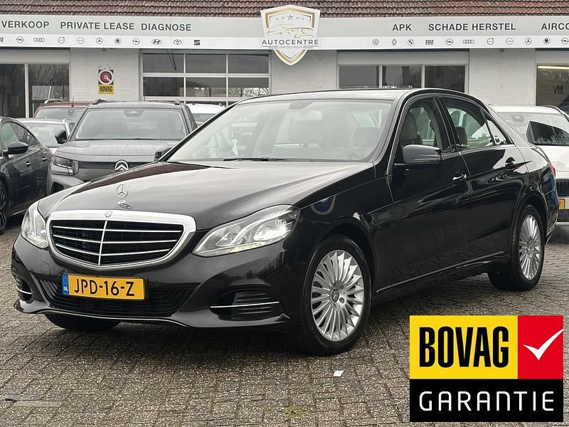Zwart Gebruikt 2014 Mercedes E200 Ambition Sedan | € 21.450 (Duur) - Afbeelding 1/3