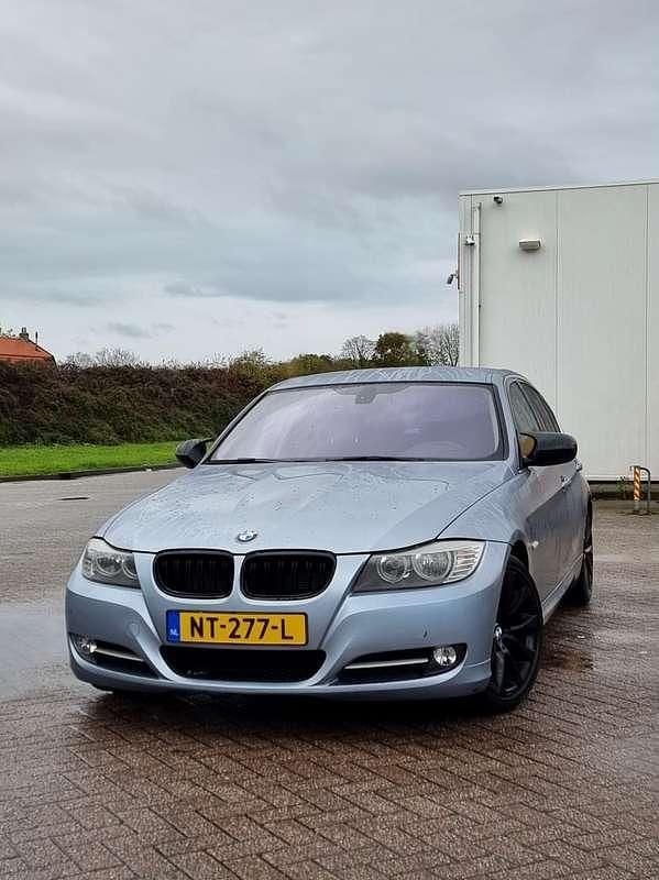 Blauw Occasion 2011 BMW 320 Lifestyle Sedan | € 8.000 (Iets duurder) - Afbeelding 1/4