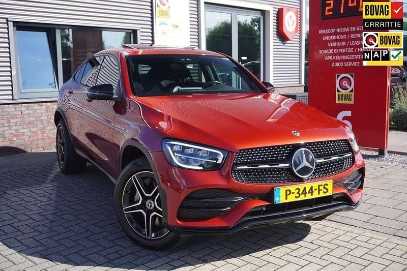Rood Gebruikt 2022 Mercedes GLC300e Business Coupé | € 45.950 (Super prijs) - Afbeelding 1/4