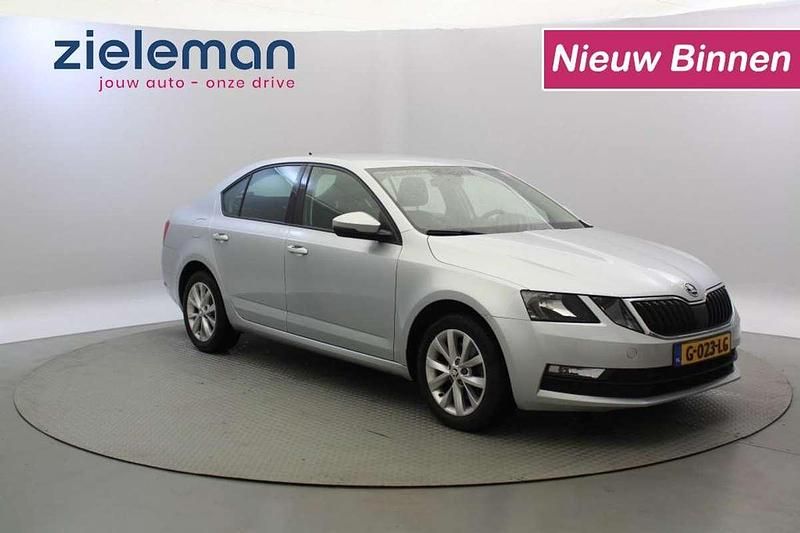 Grijs, metallic lak Gebruikt 2019 Skoda Octavia Business Line Sedan | € 12.344 (Eerlijke prijs) - Afbeelding 1/4