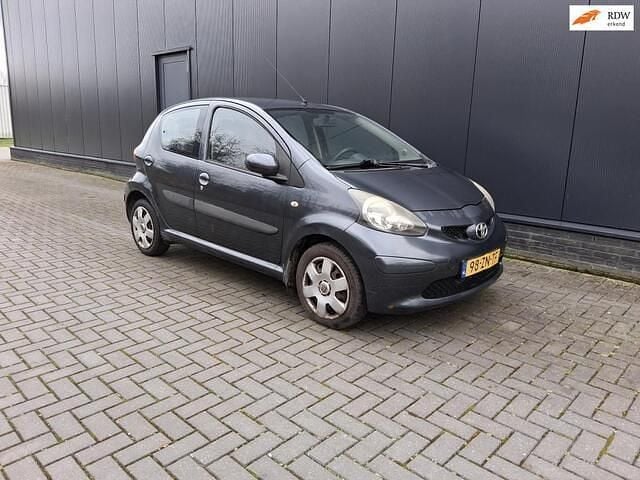 Grijs (metallic) Occasion 2008 Toyota Aygo Hatchback | € 500 (Super prijs) - Afbeelding 1/4