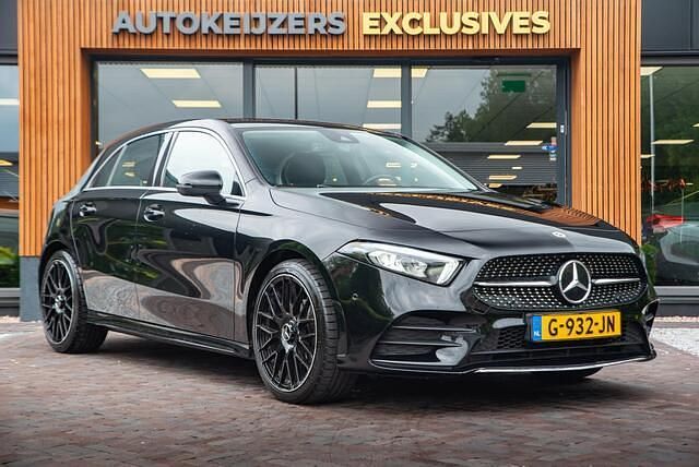 Zwart Occasion 2019 Mercedes A180 Business Hatchback | € 23.900 (Eerlijke prijs) - Afbeelding 1/4