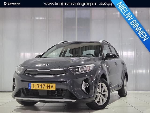 Grijs Gebruikt 2021 Kia Stonic SUV | € 17.950 (Eerlijke prijs) - Afbeelding 1/4