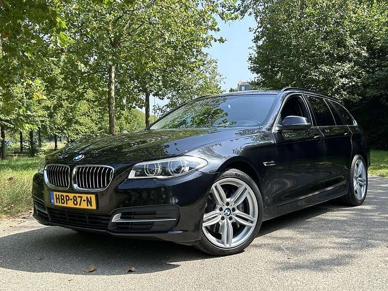Zwart Gebruikt 2016 BMW 528 Stationwagen | € 21.950 (Goede deal) - Afbeelding 1/4