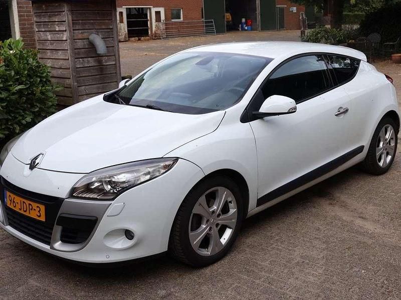 Wit Gebruikt 2009 Renault Mégane Coupé Dynamique Coupé | € 3.500 (Eerlijke prijs) - Afbeelding 1/4