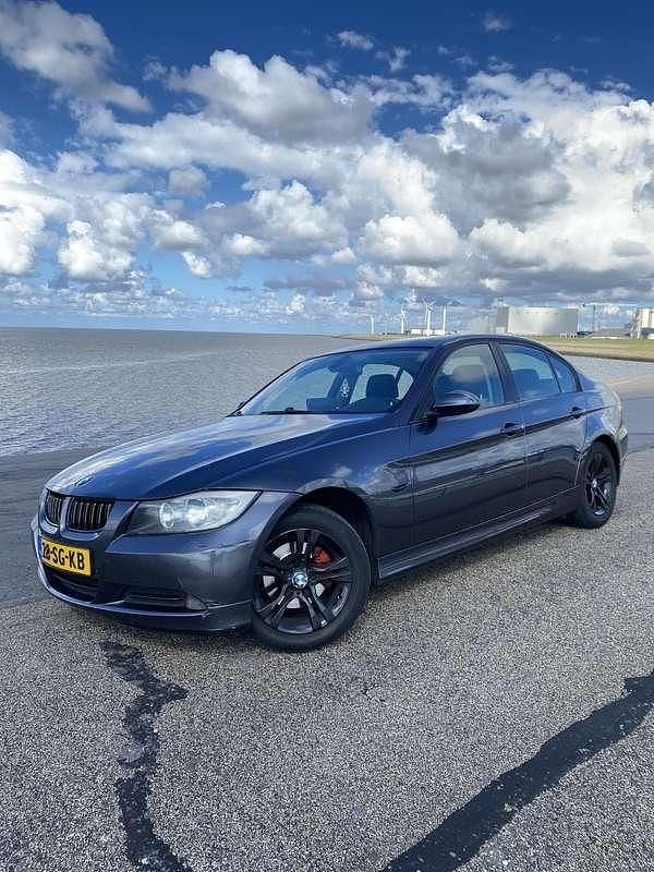 Grijs Gebruikt 2006 BMW 318 Sedan | € 1.995 (Super prijs) - Afbeelding 1/4