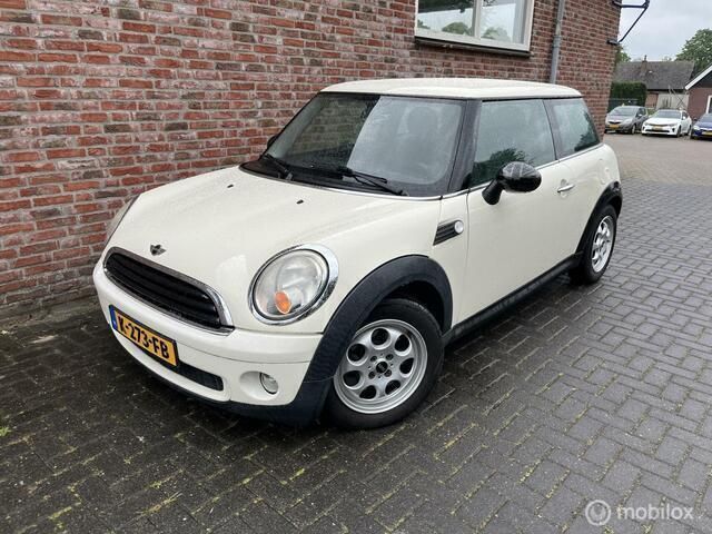 Wit Gebruikt 2009 Mini ONE Hatchback | € 4.950 (Iets duurder) - Afbeelding 1/4