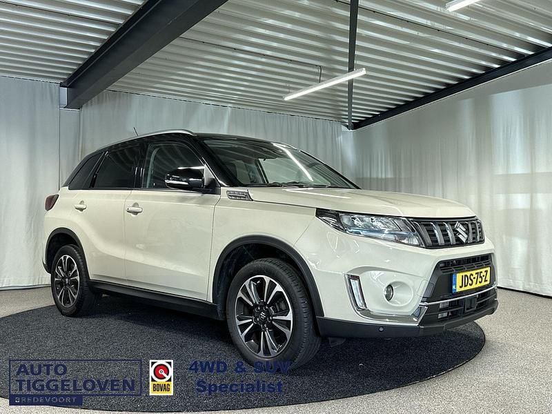 Grijs Gebruikt 2022 Suzuki Vitara Style SUV | € 23.895 (Eerlijke prijs) - Afbeelding 1/4