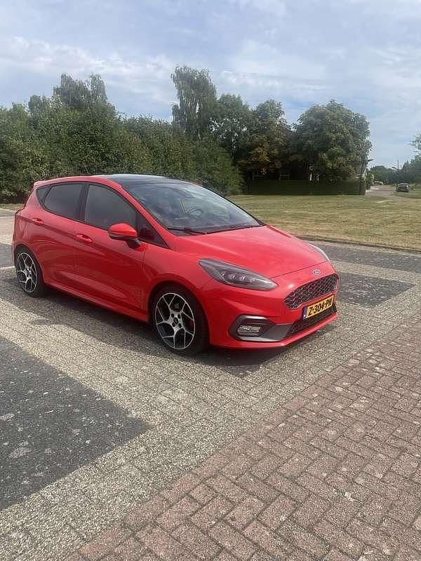 Rood Gebruikt 2019 Ford Fiesta ST Hatchback | € 17.000 (Super prijs) - Afbeelding 1/4