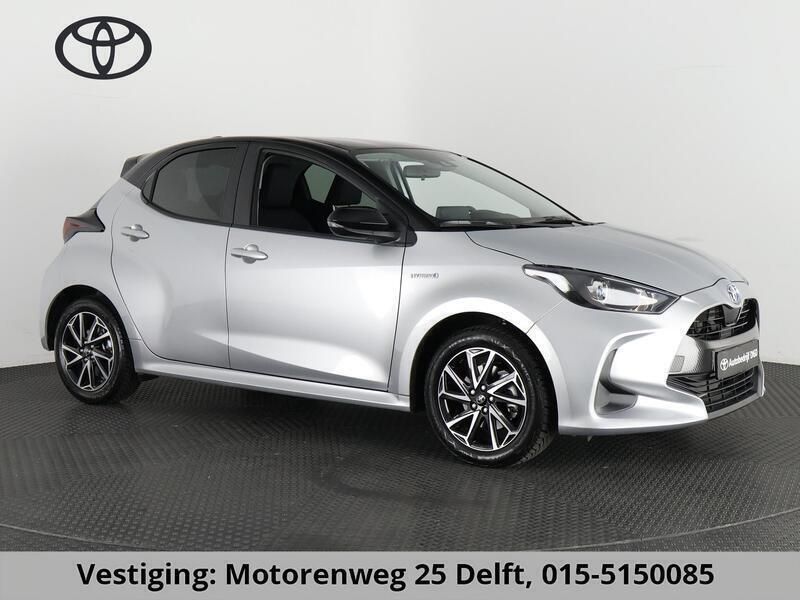 Zilver Gebruikt 2024 Toyota Yaris Hatchback | € 25.300 (Super prijs) - Afbeelding 1/4
