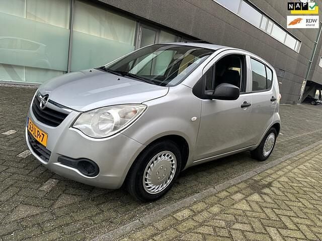 Grijs (metallic) Gebruikt 2009 Opel Agila Essentia Hatchback | € 2.499 (Goede deal) - Afbeelding 1/4