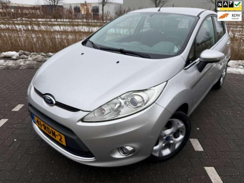 Grijs Gebruikt 2011 Ford Fiesta Titanium Hatchback | € 6.350 (Eerlijke prijs) - Afbeelding 1/4