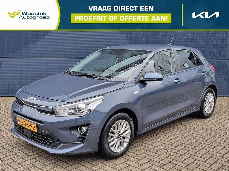 Blauw Occasion 2022 Kia Rio Hatchback | € 17.440 (Eerlijke prijs) - Afbeelding 1/4