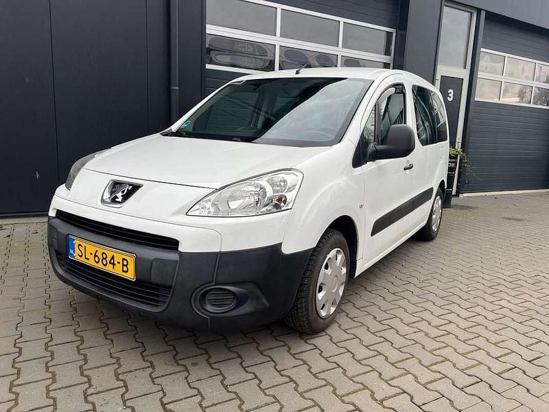 Wit Occasion 2010 Peugeot Partner Tepee MPV | € 2.999 (Goede deal) - Afbeelding 1/4