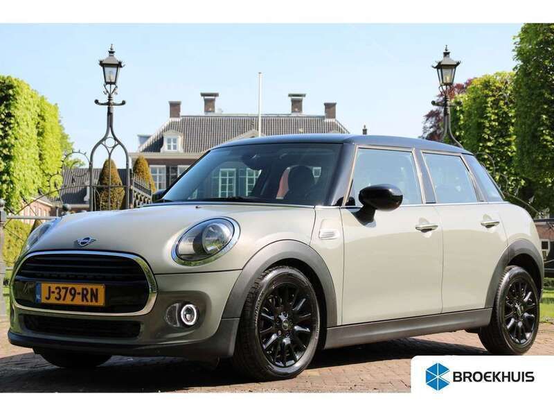 Grijs Gebruikt 2020 Mini Cooper Business Hatchback | € 17.200 (Eerlijke prijs) - Afbeelding 1/4