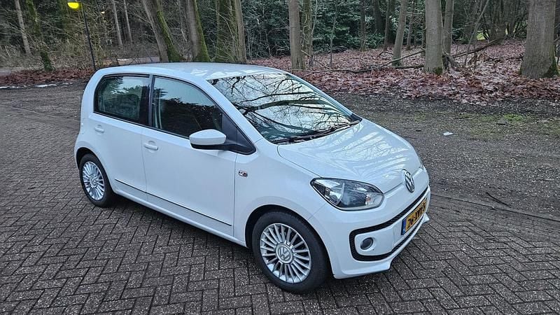 Wit Occasion 2012 VW up! high up! Hatchback | € 4.950 (Super prijs) - Afbeelding 1/4