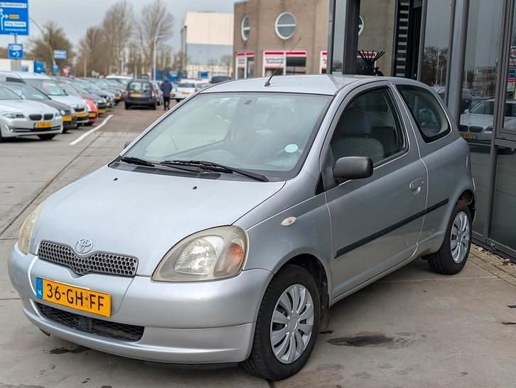 Occasion Toyota Yaris Luna 86 PK (63 kW) 2000 Grijs Hatchback