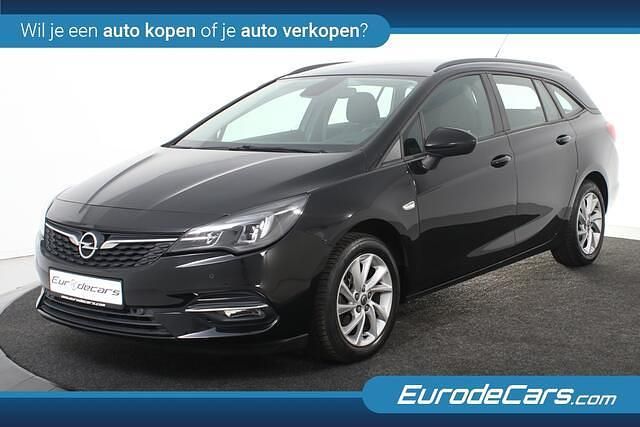 Zwart Gebruikt 2021 Opel Astra Stationwagen | € 13.400 (Eerlijke prijs) - Afbeelding 1/4