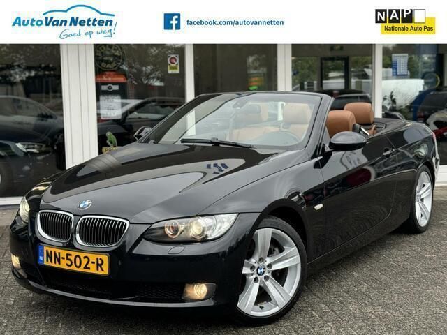 Zwart, metallic lak Gebruikt 2008 BMW 325 Cabriolet Executive Cabriolet | € 11.900 (Eerlijke prijs) - Afbeelding 1/4