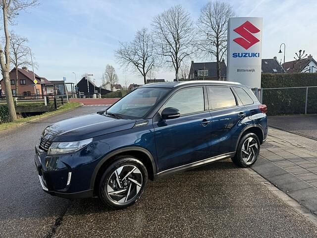 Blauw (metallic) Occasion 2025 Suzuki Vitara Style SUV | € 28.850 (Iets duurder) - Afbeelding 1/4