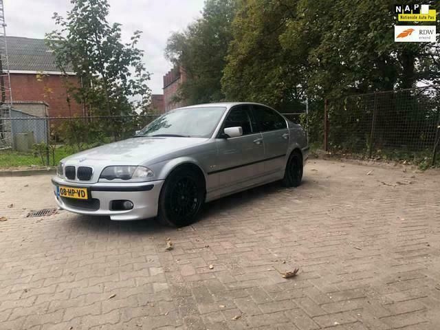 Grijs Gebruikt 2001 BMW 325 Executive Sedan | € 3.250 (Super prijs) - Afbeelding 1/4