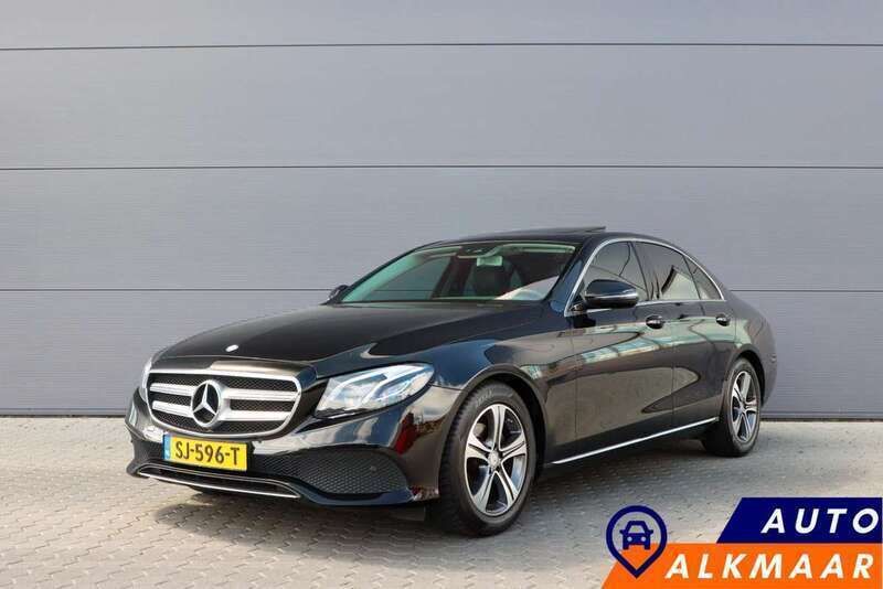 Zwart, metallic lak Gebruikt 2016 Mercedes E220 Prestige Sedan | € 19.900 (Super prijs) - Afbeelding 1/4