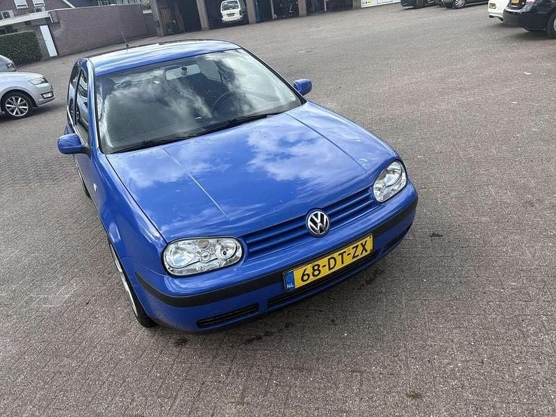 Blauw Gebruikt 2000 VW Golf IV Trendline Hatchback | € 1.100 (Goede deal) - Afbeelding 1/4
