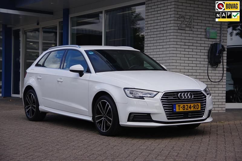 Wit Gebruikt 2020 Audi A3 Sportback e-tron Sport Sedan | € 21.400 (Eerlijke prijs) - Afbeelding 1/4