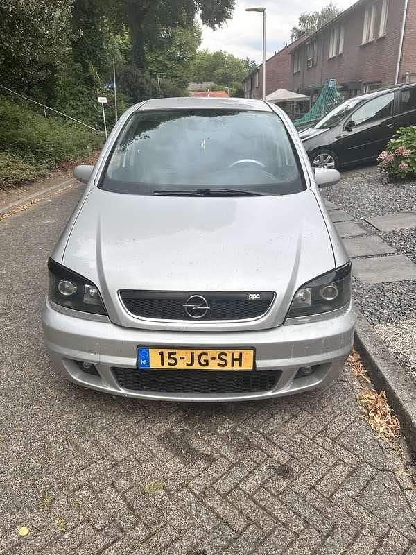 Grijs Gebruikt 2002 Opel Zafira OPC MPV | € 1.999 (Eerlijke prijs) - Afbeelding 1/4