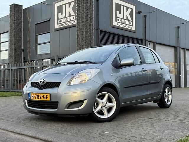 Grijs Gebruikt 2009 Toyota Yaris Hatchback | € 5.950 (Eerlijke prijs) - Afbeelding 1/4