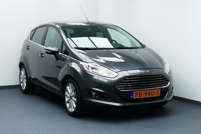 Occasion Ford Fiesta Titanium 101 PK (74 kW) 2017 Grijs Hatchback