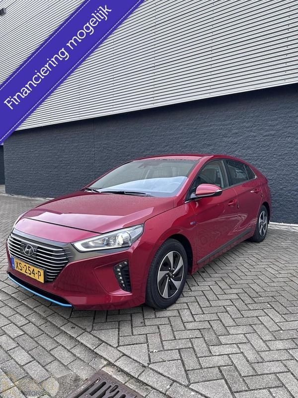 Rood Occasion 2019 Hyundai Ioniq Comfort Hatchback | € 15.950 (Goede deal) - Afbeelding 1/4