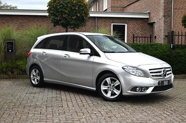 Grijs Gebruikt 2012 Mercedes B180 Ambition MPV | € 7.950 (Super prijs) - Afbeelding 1/4