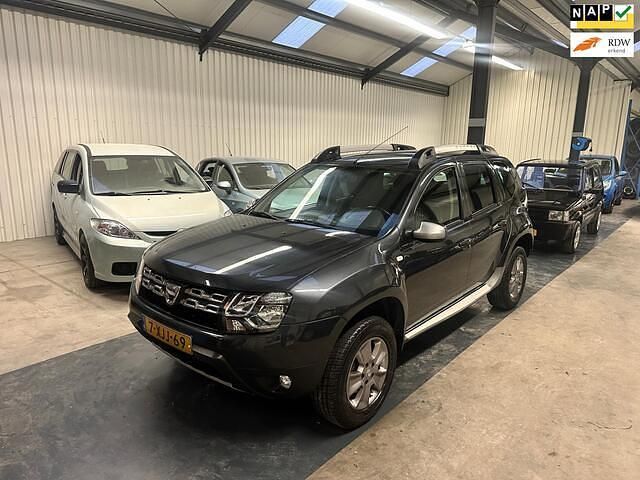 Grijs Gebruikt 2014 Dacia Duster Lauréate SUV | € 7.950 (Eerlijke prijs) - Afbeelding 1/4