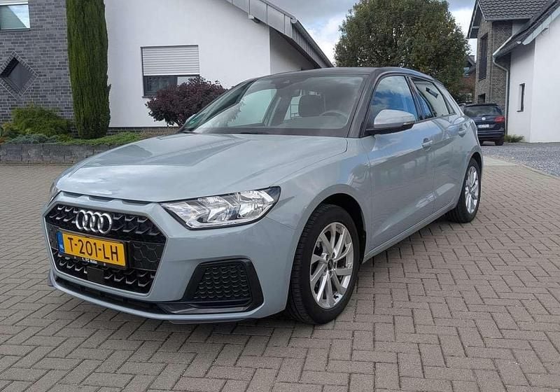 Grijs Gebruikt 2020 Audi A1 Sportback Hatchback | € 18.200 (Eerlijke prijs) - Afbeelding 1/4
